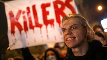 Cientos de personas protestan contra