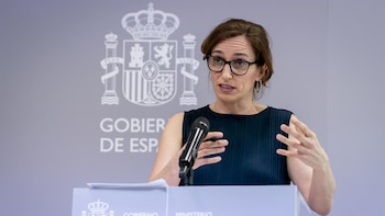Mónica García insiste en que las demandas de los profesionales que "quedan vivas" son "competencia de las CCAA"