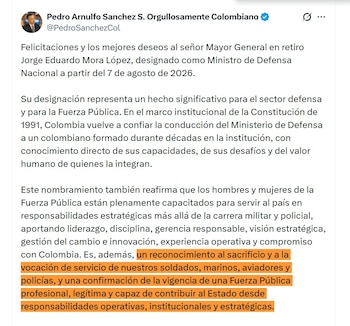Pedro Sánchez destacó la experiencia militar y estratégica de Jorge Eduardo Mora López, que liderará el Ministerio de Defensa durante el nuevo Gobierno - crédito @PedroSanchezCol/X