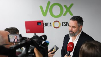 Abascal carga contra el Gobierno por el juicio a Begoña Gómez y acusa a "Bruselas" de estar "encubriéndolo todo"