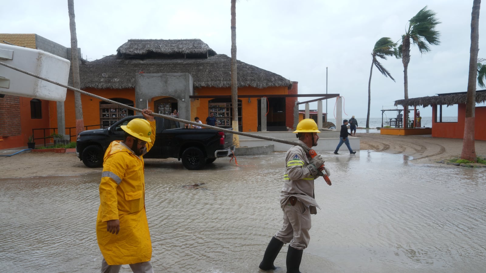 Puerto Vallarta está en alerta (AP Foto/Eduardo Verdugo)