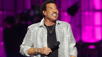 Lionel Richie volvió al escenario tras el episodio de mareos que interrumpió su gira