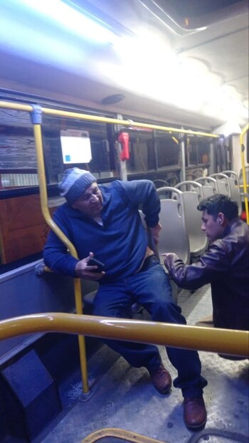 Extorsionadores belean bus en la