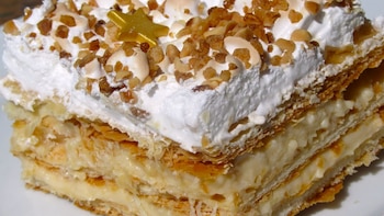 Receta de tarta costrada soriana, el postre tradicional con hojaldre, crema pastelera y nata ideal para celebrar