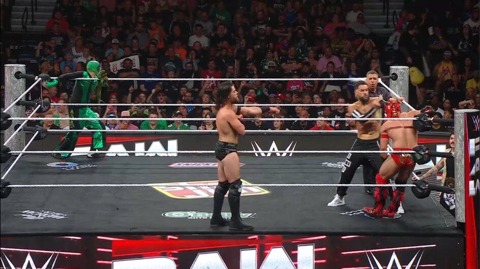 El debut de Mr. Iguana en Monday Night RAW, aunque marcado por la derrota, consolidó su ascenso como una de las nuevas figuras mexicanas en WWE.(Captura de pantalla)