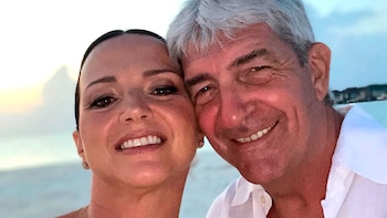 Paolo Rossi y su esposa