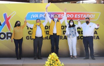 Integrantes de la coalición "Va por Sonora" durante la toma de protesta de Ernesto Gándara.