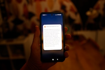El Centro de Coordinación de Emergencias de la Generalitat envió un Es-Alert para informar del riesgo de inundación en la provincia de Valencia. (EFE/Kai Försterling)