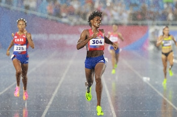 Marileidy Paulino de República Dominicana compite en la final de 400 metros este miércoles, en los XXV Juegos Centroamericanos y del Caribe Santo Domingo 2026. EFE/Orlando Barría