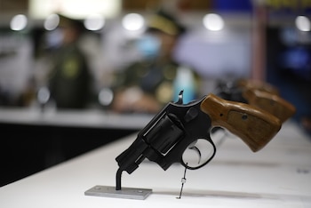 La decisión del presidente De la Espriella provocó que el sitio web de Indumil colapsara tras firmar el decreto que reactivó permisos de porte de armas en Colombia - crédito Álvaro Tavera / Colprensa