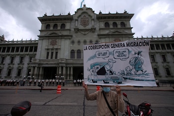 Foto de archivo: Un manifestante