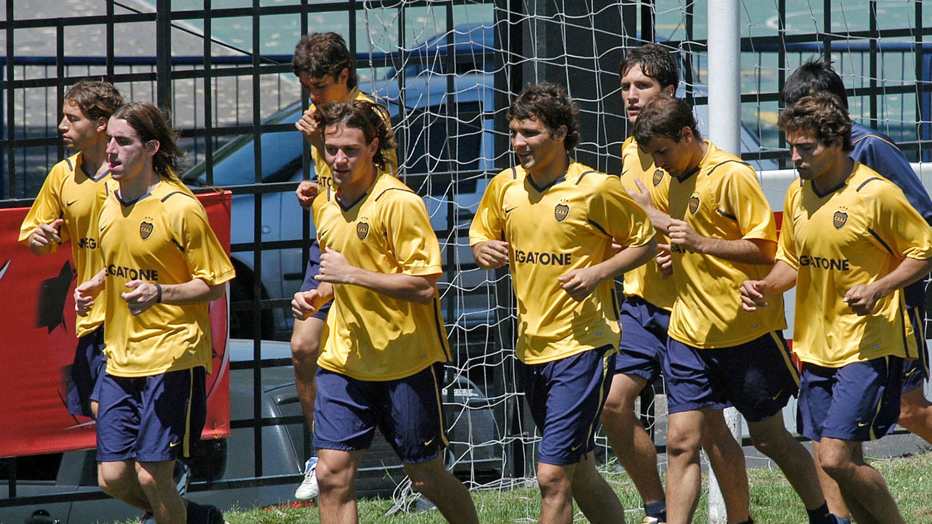 El plantel de Boca Juniors corre durante el entrenamiento realizado en Casa Amarilla (Foto NA: CLAUDIA CONTERIS)