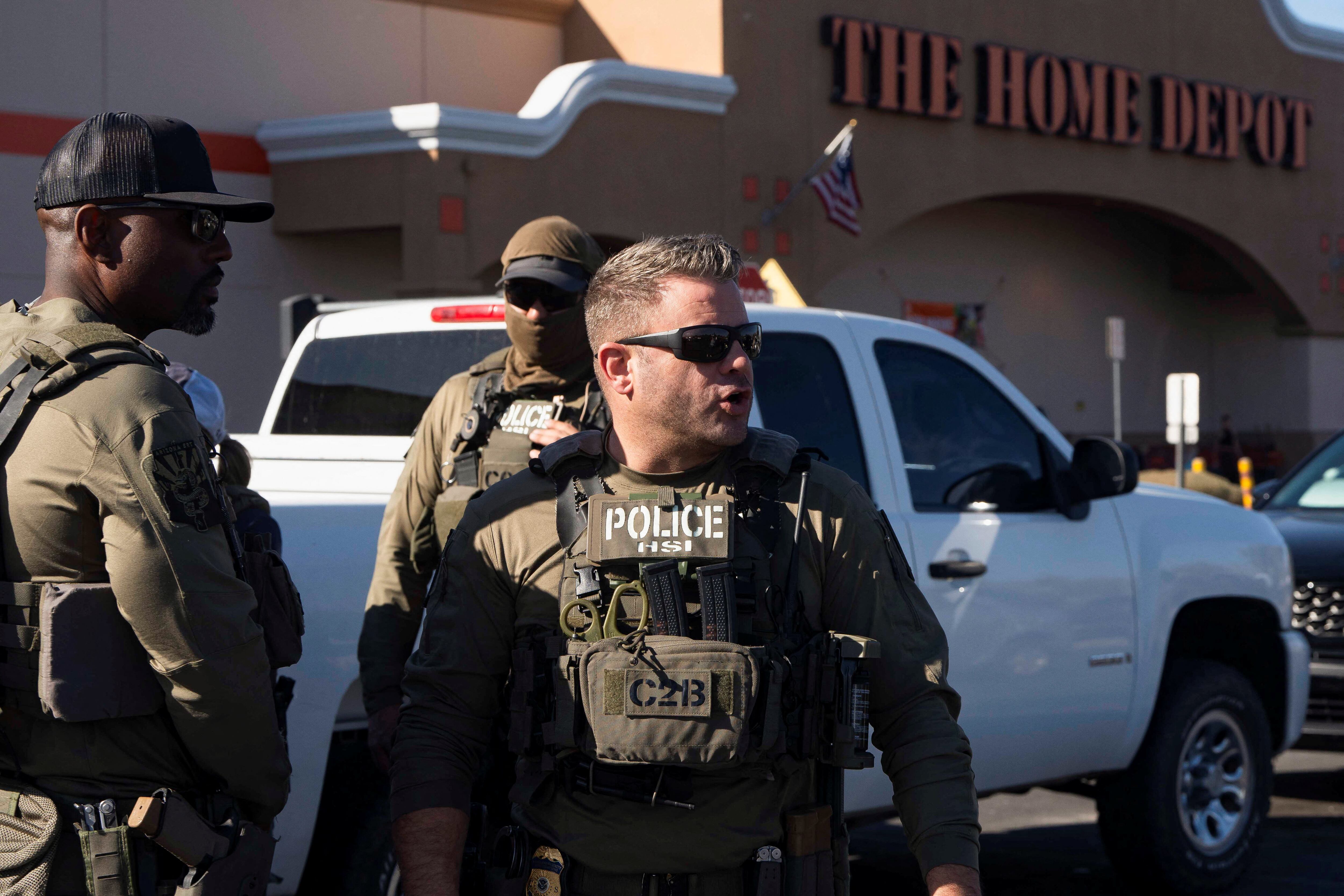 La demanda de MALDEF denuncia la detención y agresión de Job García durante una redada de inmigración en Los Ángeles. (REUTERS/Rebecca Noble)