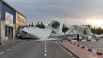 Dos vehículos quedan sepultados por
