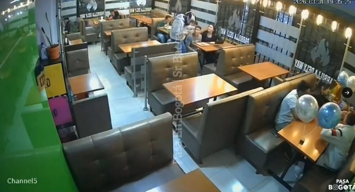 Un intento de hurto en un restaurante de Ciudad Jardín, sur de Bogotá, fue frustrado gracias a la reacción de los comensales y la Policía Nacional - crédito @PasaenBogota / X