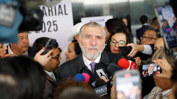 Adán Augusto vuelve a evitar a la prensa y guarda silencio sobre tensión entre Morena y PT