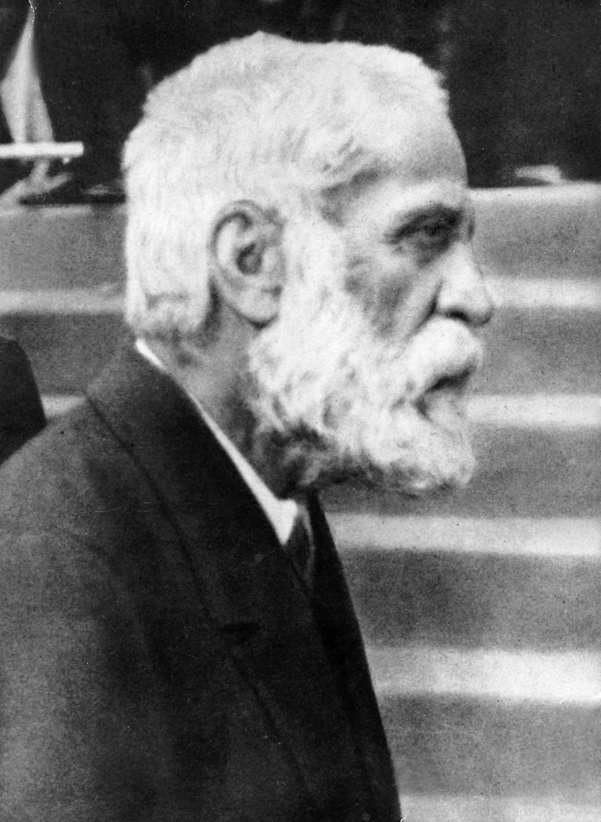 Una de las últimas fotografías del arquitecto Antonio Gaudí, tomada durante la procesión del día del Corpus Christi en 1926. EFE/Archivo