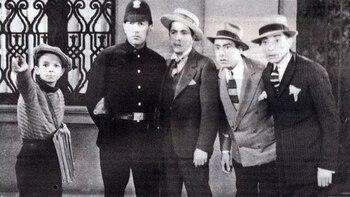 Un Piazzolla niño aparece en