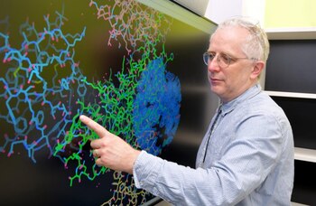 El profesor James Naismith, director