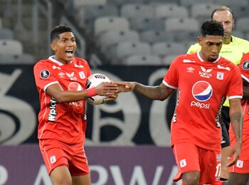 Soccer Football - Copa Libertadores