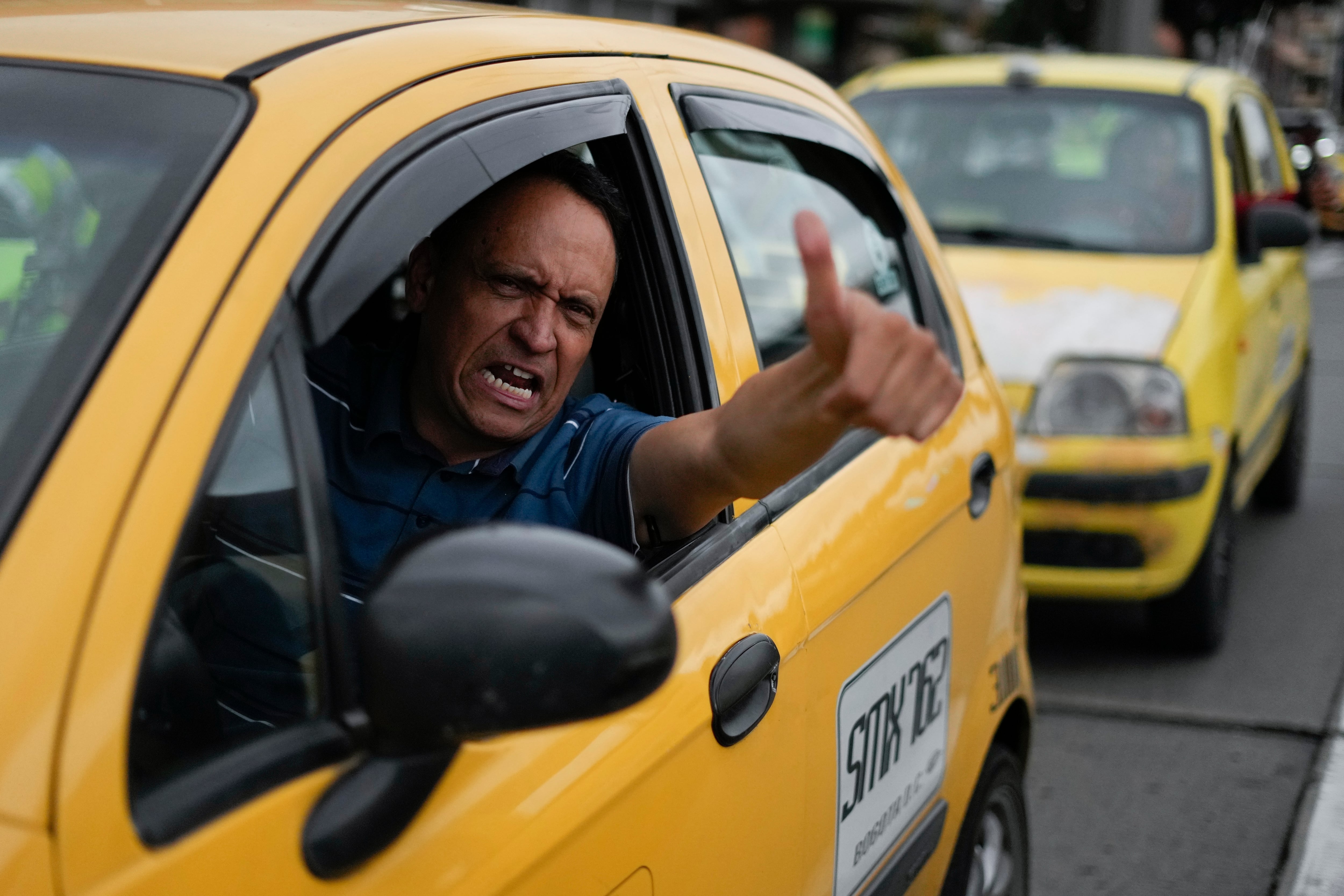 Gobierno Petro en su último decreto reformó el servicio de taxi en Colombia: en qué consiste