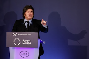 El presidente Javier Milei, tiene que sacrificar la inflación y la estabilidad del dólar si es que quiere retomar el crecimiento, según Goldin. Pero esa decisión no está carente de riesgos (EFE)