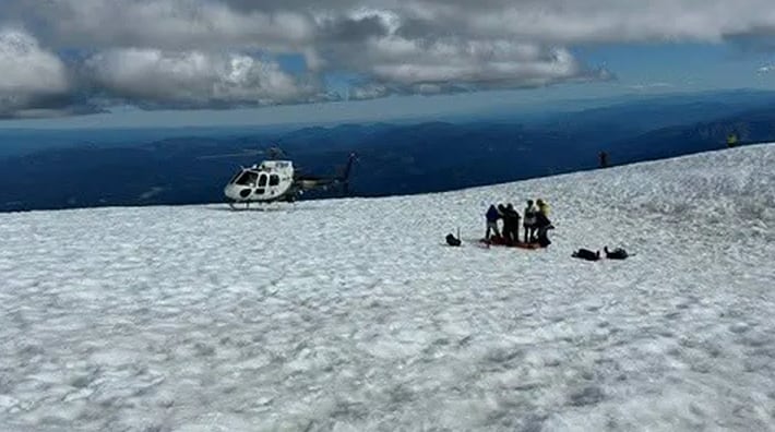 La complejidad del rescate dejó en evidencia la importancia de la coordinación entre diferentes equipos, así como la solidaridad de otros escaladores que colaboraron a pesar de las condiciones adversas (U.S. Forest Service/Mount Shasta Climbing Rangers)