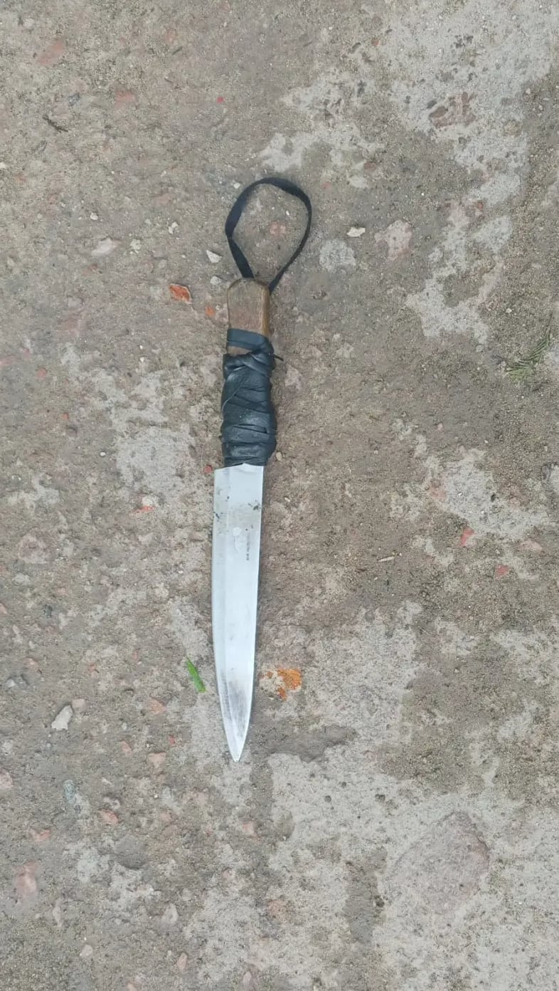 El cuchillo de 35 centímetros que la Policía secuestró durante la detención del acusado (Gentileza)