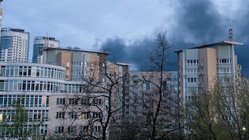 Aumentan a cinco los muertos y 40 los heridos en un ataque de Rusia contra la capital de Ucrania