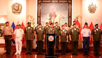 La alta cúpula militar respaldando