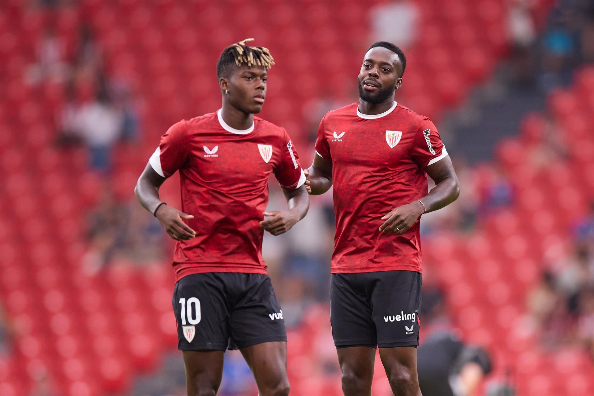 Nico e Iñaki Williams, en un calentamiento del Athletic.