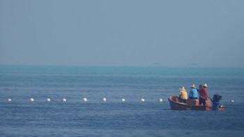 China acusa a Filipinas de "violar su soberanía" tras detectar varios aviones sobre aguas en disputa
