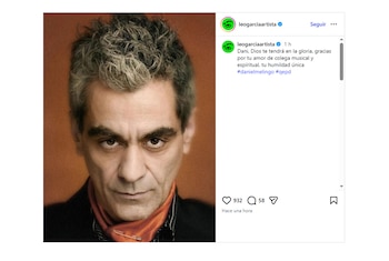 Un retrato de Daniel Melingo con cabello canoso y un pañuelo naranja, junto a una publicación de Instagram de leogarciaartista