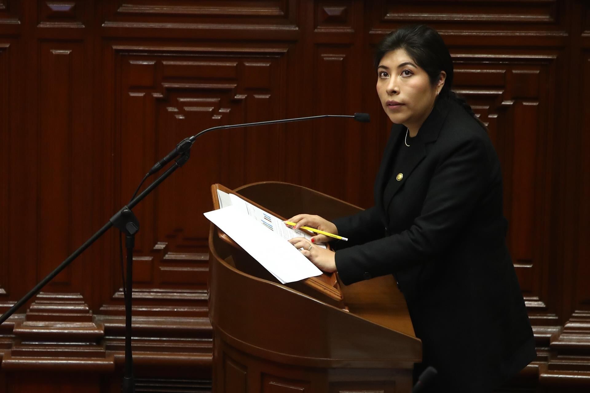 Perú rompe relaciones con México tras «conocer con sorpresa» el asilo de la ex primera ministra Chávez