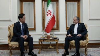 Abbas Araghchi diaogó con el enviado especial de Corea del Sur, Chang Byung-ha