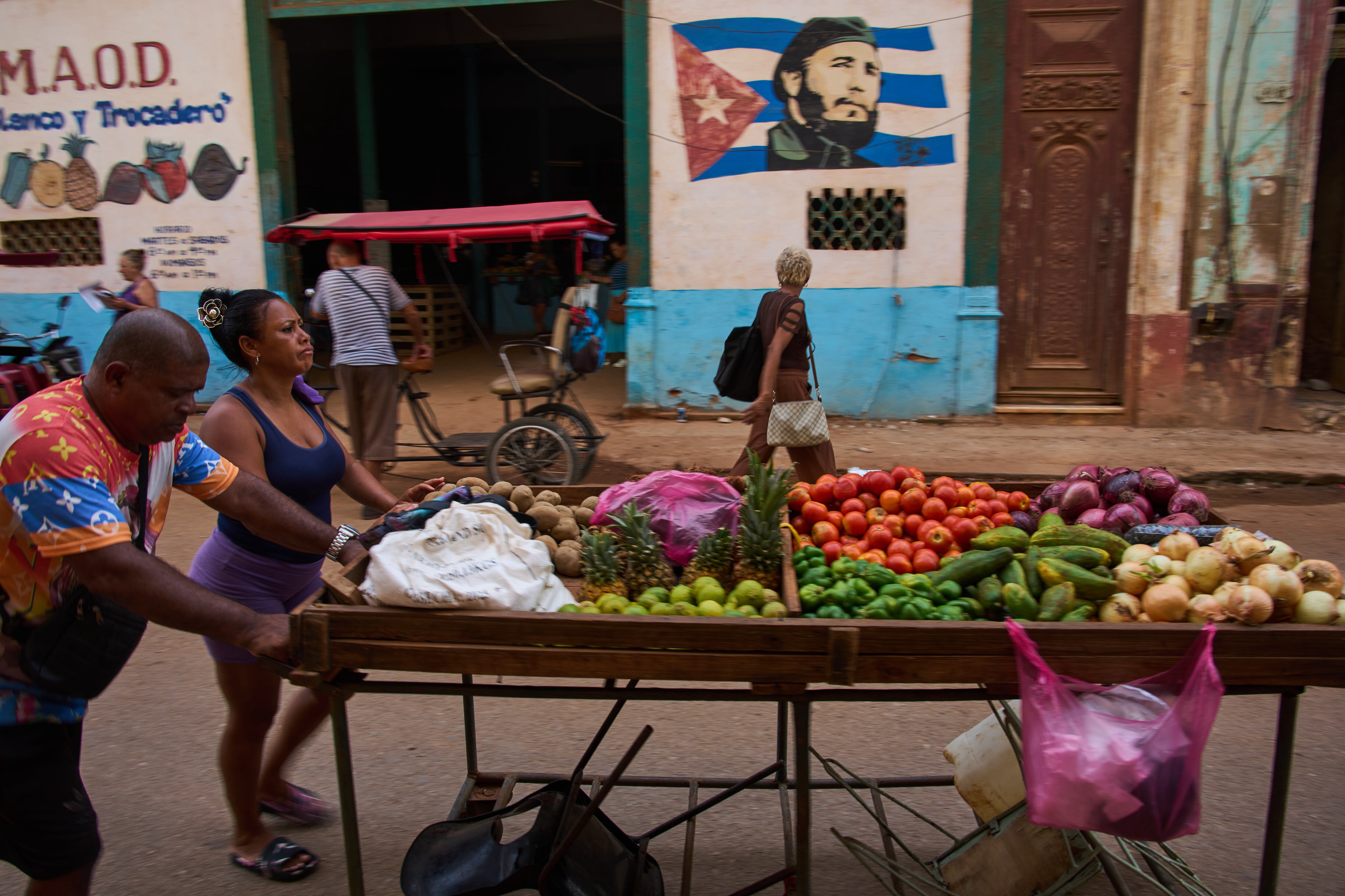 Estados Unidos extiende por un año más el embargo a Cuba en plena crisis de la isla