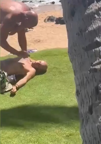 La denuncia penal sostuvo que Kirill Basin amenazó con un cuchillo a Kama Homan durante la confrontación en la playa de Hawái (Maile Stiller-Elliott)