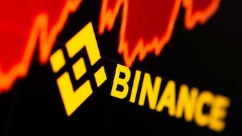 Los bonos revivieron y bajó el riesgo país en medio de otra caída del real, una crisis cripto por un hackeo y el balance de una bigtech