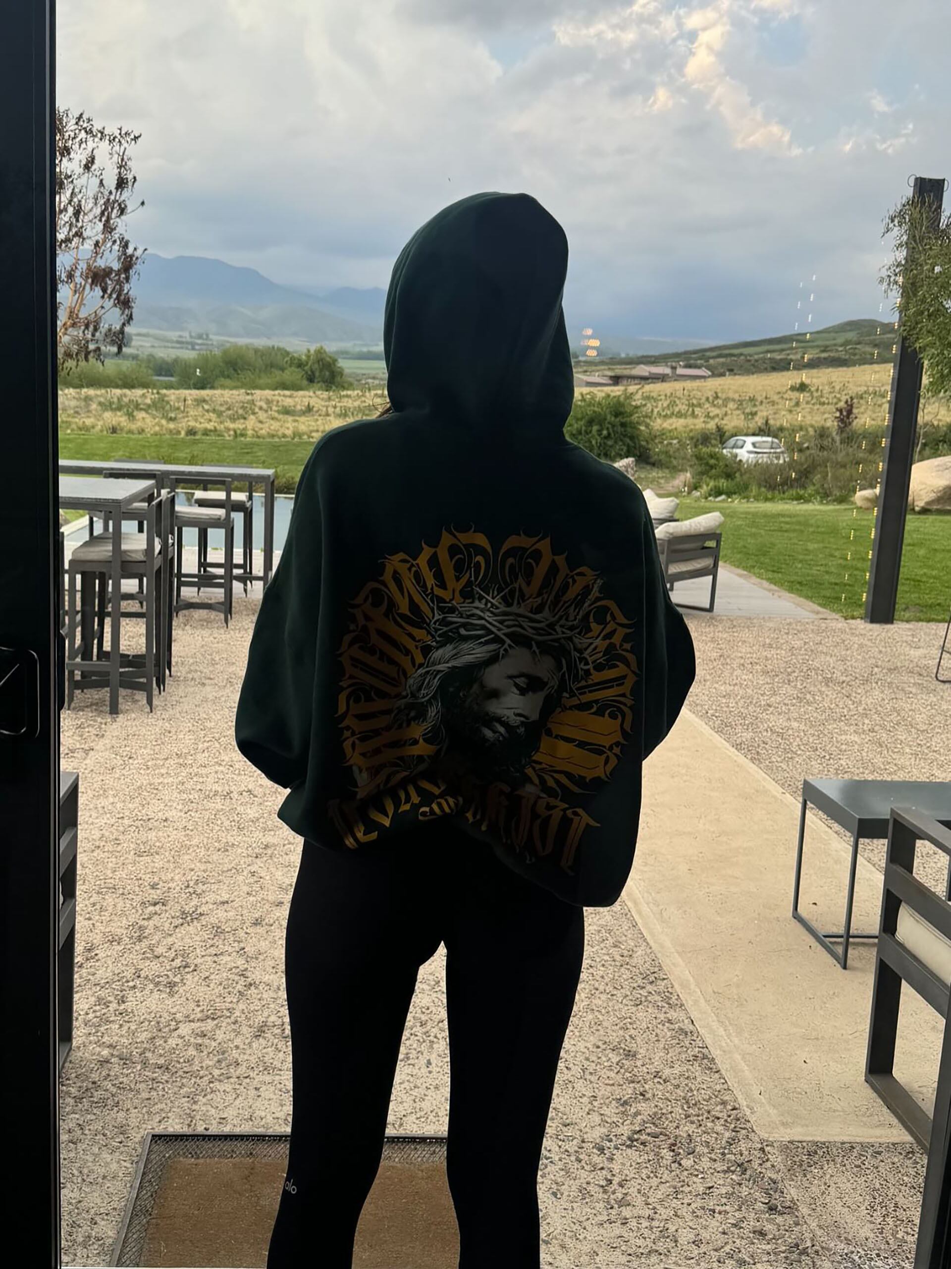 La actriz comparte su acercamiento a la fe y cómo este cambio personal influyó en sus relaciones familiares y de amistad (Instagram: @andrearincon_top)