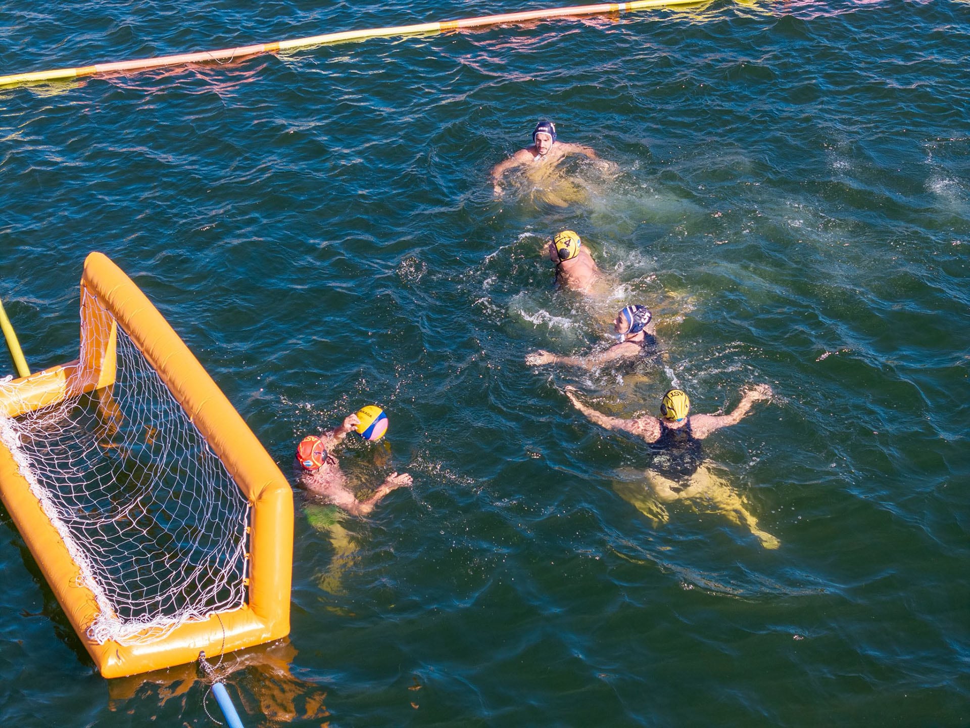 “Hoy Wattas y Grek trabajan en conjunto para sostener el desarrollo del waterpolo beach en Córdoba”, explica María Alejandra Reinoso sobre la articulación entre ambos equipos.