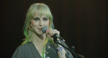 “No quiero a personas racistas ni a quienes piensan que las personas trans son una carga”, afirma Hayley Williams y convierte su nueva gira en un símbolo de inclusión