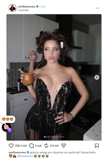 La artista argentina eligió un impactante body de Celia Kritharioti inspirado en el dark glam y detalles futuristas para su debut en Coachella