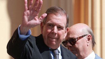 Edmundo González Urrutia viaja a