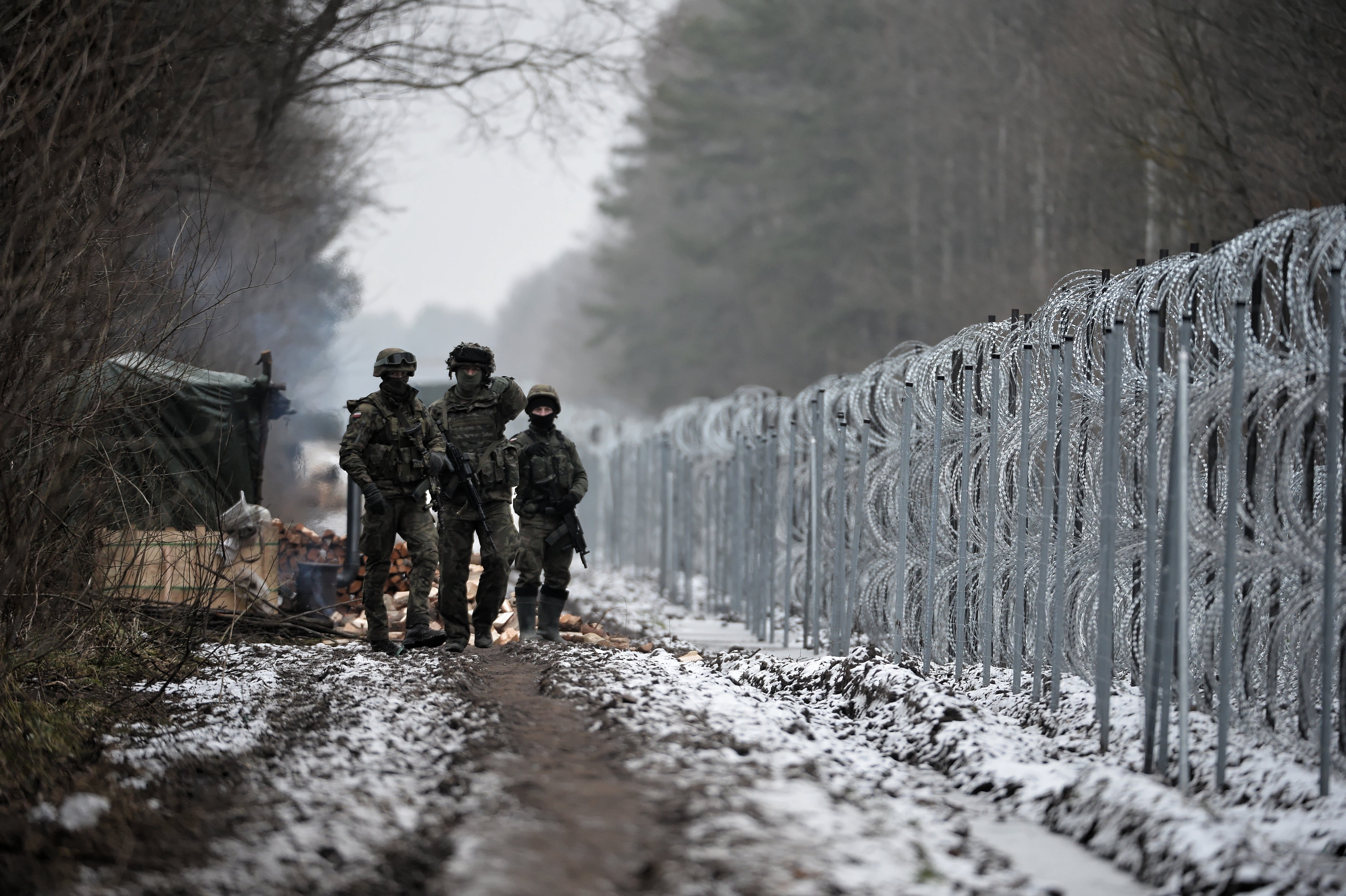 Imagen de archivo de un cruce en la frontera polaco-bielorrusa en Polowce, noreste de Polonia (EFE/Marcin Obara)