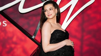 Anne Hathaway reveló el síntoma “más descabellado” que ha experimentado durante su tercer embarazo