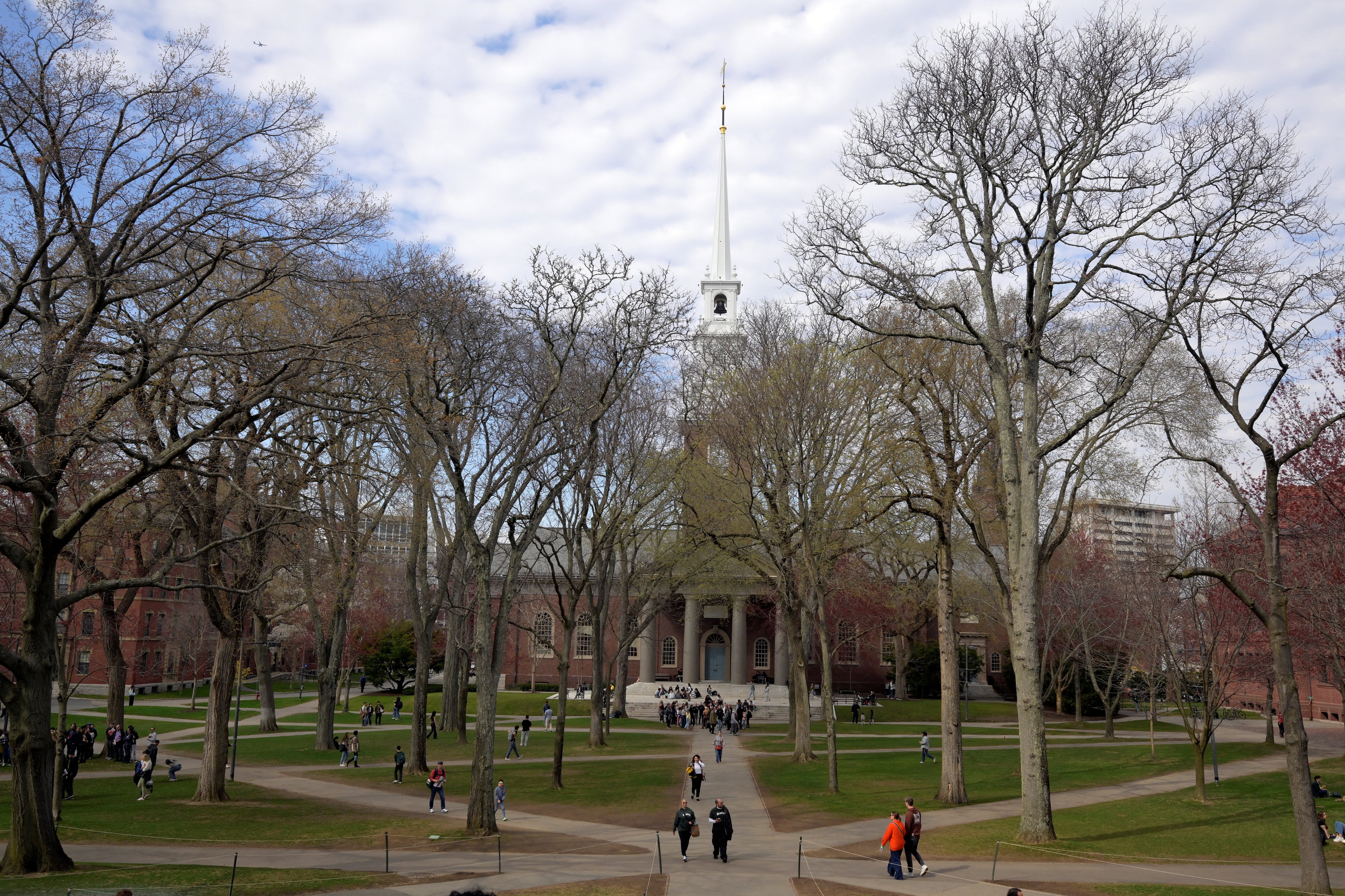 Universidades de Estados Unidos bajan matrículas para atraer más estudiantes