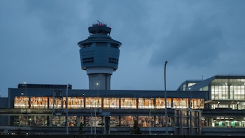 El accidente en LaGuardia reabre debate sobre seguridad nocturna en aeropuertos de Estados Unidos