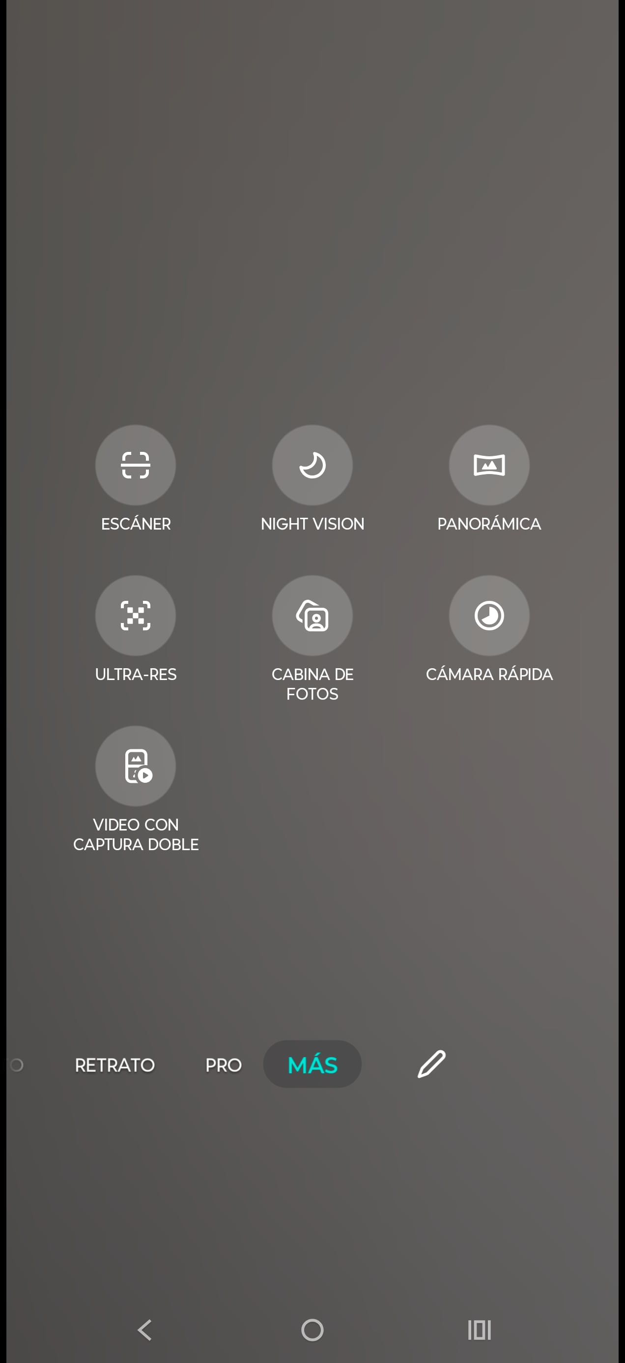 Muchas de estas funciones se habilitan en la pestaña de 'Más' de la cámara. (Captura tomada por Infobae Tecno)