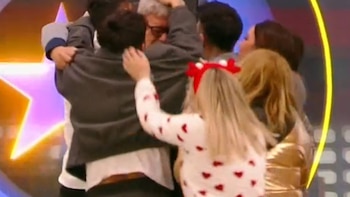 Antonio Canales, recibido entre aplausos,