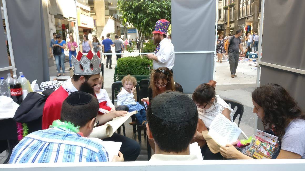 Purim en Buenos Aires reúne a la comunidad judía en actos de solidaridad, alegría y cumplimiento de preceptos tradicionales